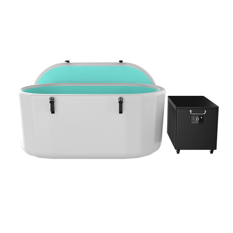 பெரிய குளிர் வீழ்ச்சி குளம் ஊதப்பட்டுள்ளது